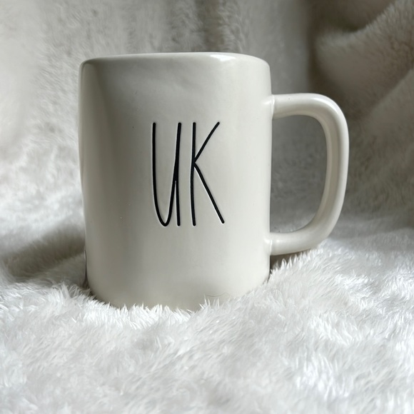 Rae Dunn UK ceramic mug - Picture 1 of 3